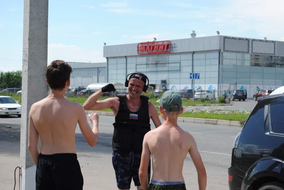 Афанасьев в свой день рождения пробежал с сыновьями от Абакана до Минусинска, 2021 год. Фото из личного архива