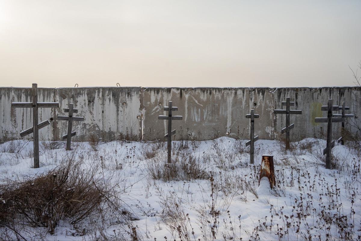 Кладбище в Подсинем, неподалеку от Абакана. Фото: Павел Дмитриев, специально для «Новой газеты.Балтия»