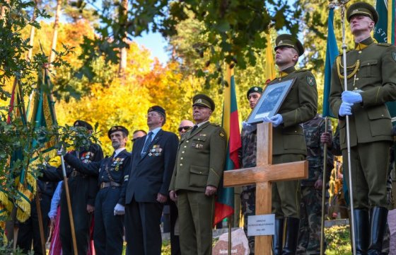 Лидера литовских партизан Раманаускаса-Ванагаса похоронили на Антакальнисском кладбище (ФОТО)