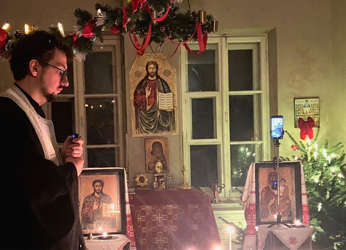 Панихиду по Никите Мелкозерову в Вильнюсе провел беларуский священник Александр Кухта. Фото: Новая газета. Балтия