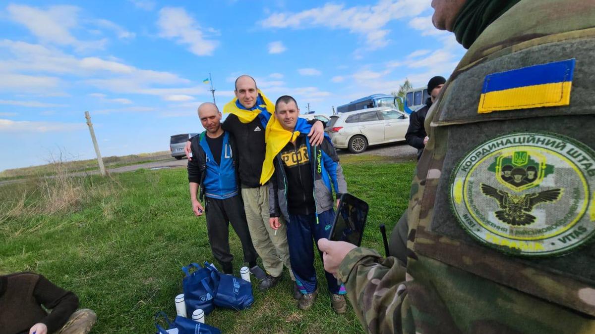 Украина и Россия провели очередной обмен пленными. В Украину вернулись 44 человека, в Россию — 40 военных