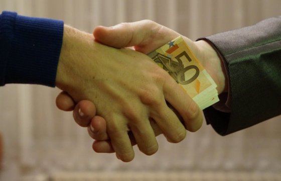 Взятки дает каждый десятый: в Литве представили карту коррупции