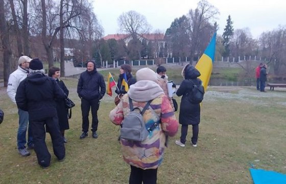 У посольства России в Вильнюсе прошла акция протеста против действий РФ в Керченском проливе (ФОТО)