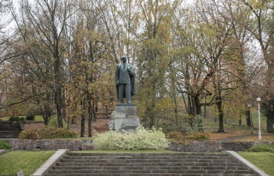 В Вильнюсе сносят памятник Пятрасу Цвирке