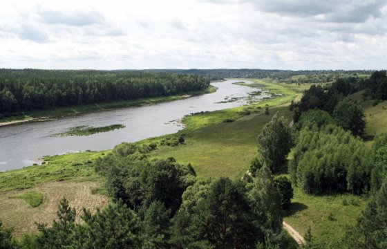 Метеоцентр: Рост уровня воды в реках Латвии продолжится, возможны затопления