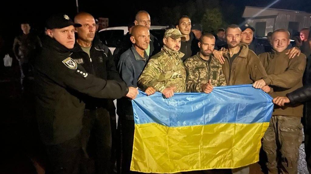 В Украину в результате обмена пленными вернулись более 200 человек