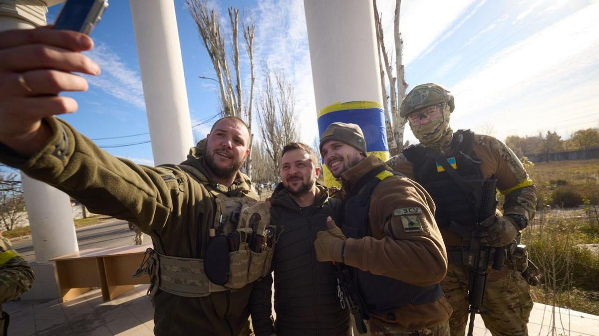 Президент Украины Владимир Зеленский приехал в освобожденный Херсон