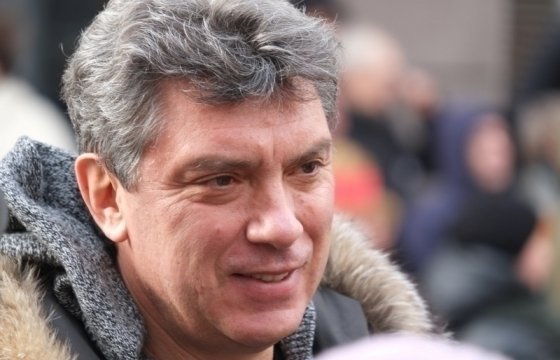 На доме Немцова в Ярославле установили новую мемориальную табличку