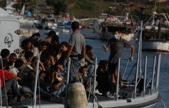 В Греции сотни беженцев собрались на границе с Македонией