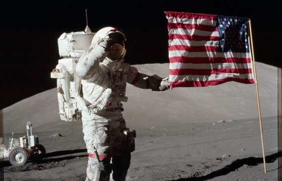 Президент США подписал указ о возобновлении лунной программы