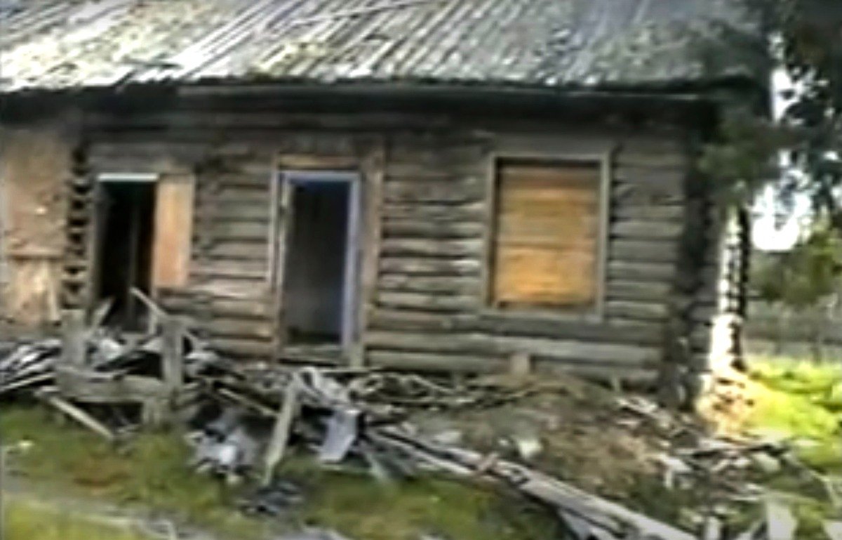 Скриншот из видео. В таком состоянии в 2021 году находились дома, в которых раньше жили репрессированные