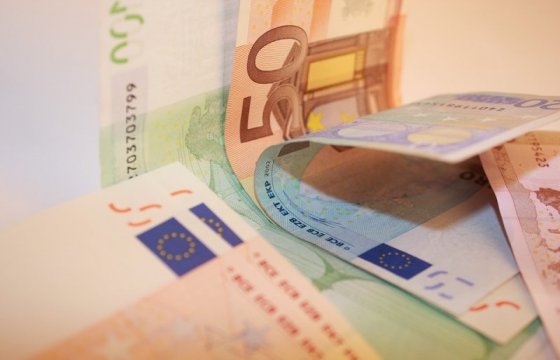 64% молодых жителей Латвии хотят зарабатывать свыше тысячи евро в месяц
