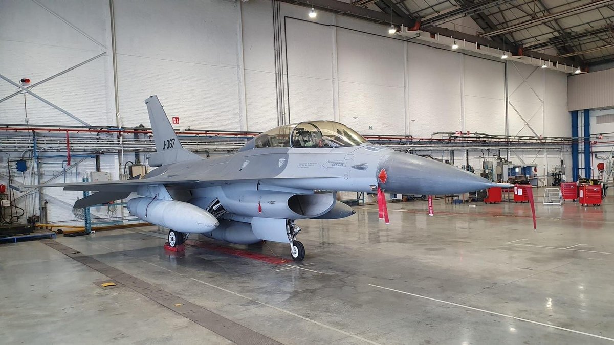 Нидерланды отправили в Румынию первые пять истребителей F-16 для обучения украинских пилотов