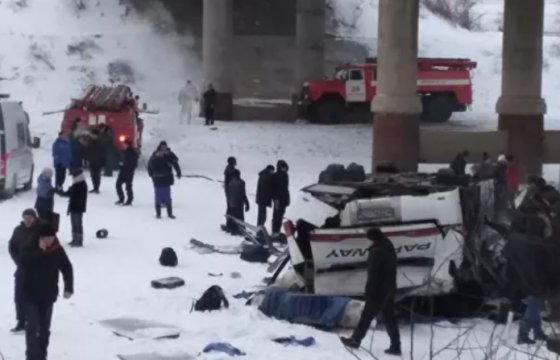 В Забайкалье автобус упал с моста: погибли 19 человек