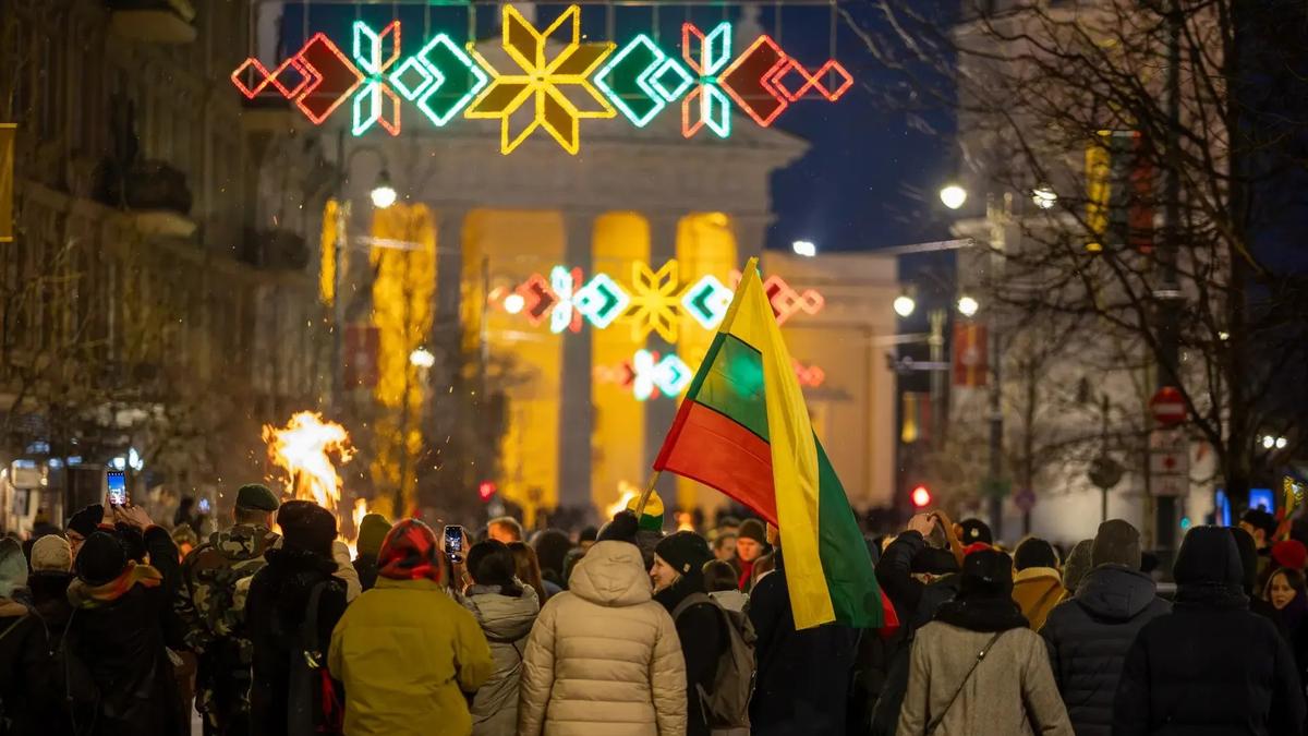 16 февраля в Литве отмечают День восстановления государственности. В Вильнюсе зажгут 16 костров