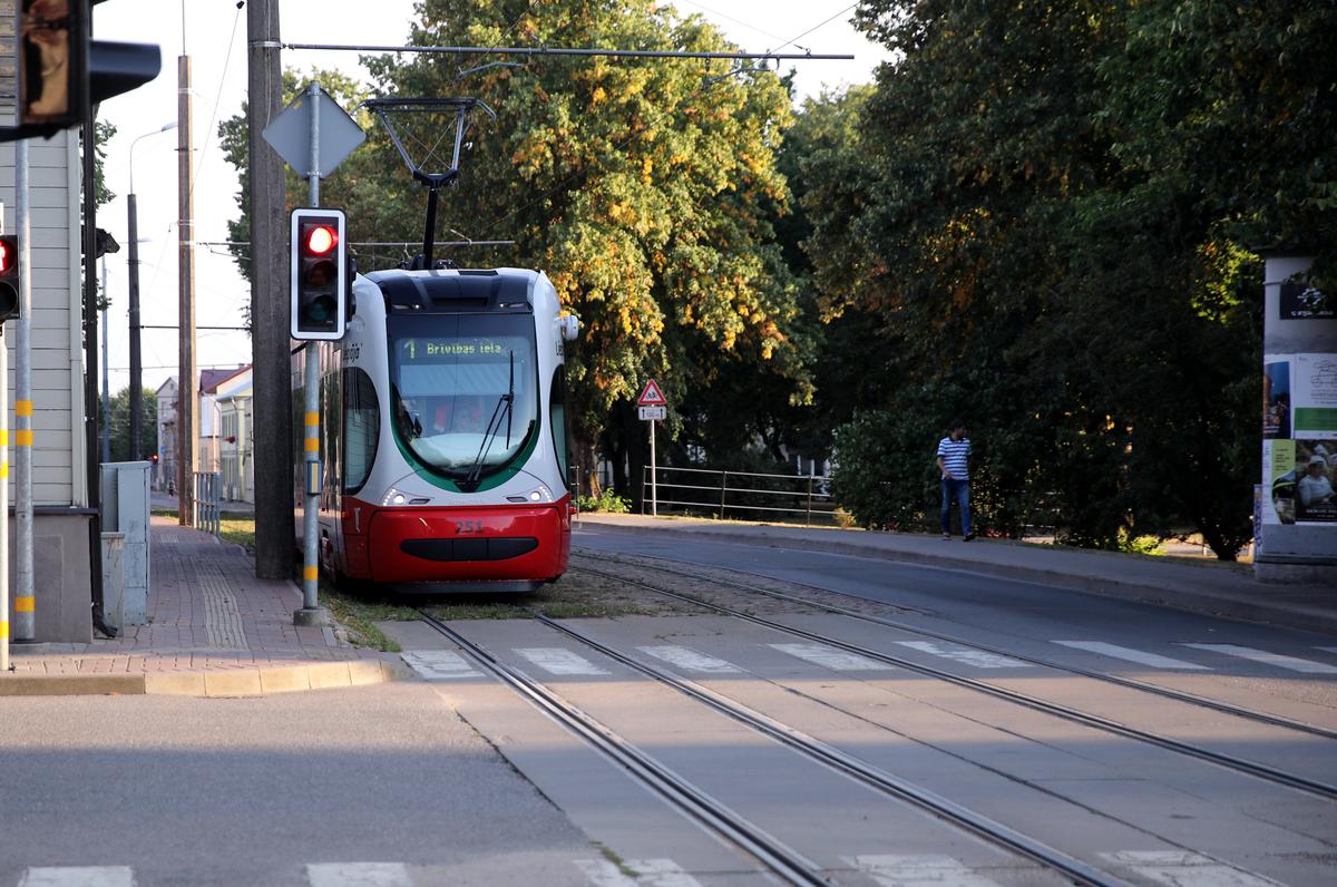 Трамвай в Риге. Фото: LETA