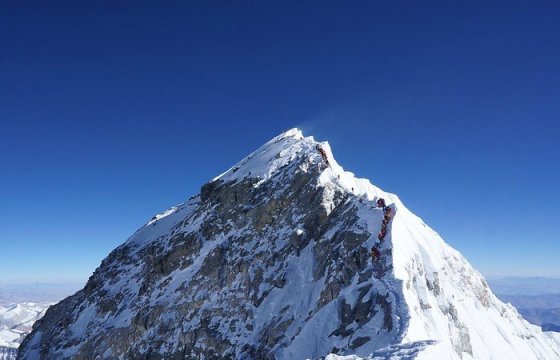 Китай запретил восхождения на Эверест из-за коронавируса
