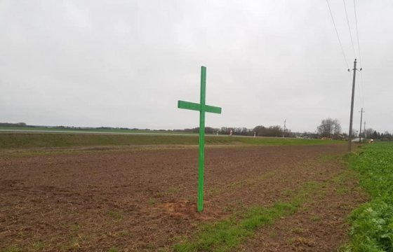 Литовские фермеры установят на полях кресты в знак протеста