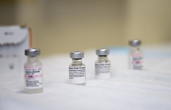 Литовский экспертный совет рекомендует начать массовую вакцинацию третьей дозой