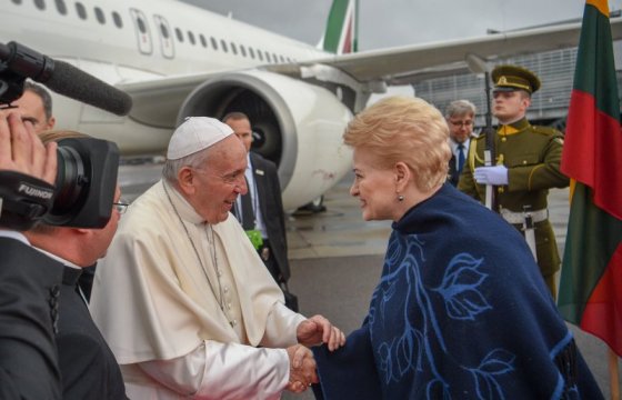 Папа Римский Франциск прибыл в Литву (ХРОНИКА)