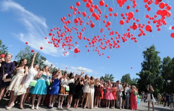 Центр госязыка: в нескольких школах Латвии выпускные проходили на русском