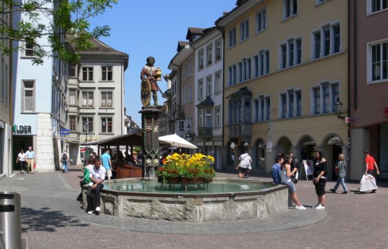 СМИ: мужчина с бензопилой напал на прохожих в Швейцарии