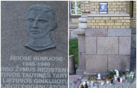 В прокуратуру Литвы поступило 4 заявления о снятии памятной доски генералу Йонасу Норейке