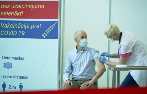 Глава Минздрава Латвии выступил против обязательной вакцинации