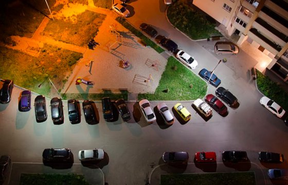 В Эстонии могут разрешить парковку автомобилей на тротуарах дворов