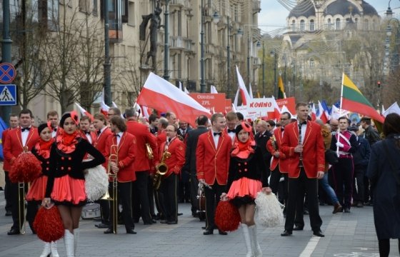 В Вильнюсе прошел польский парад (ФОТОРЕПОРТАЖ)